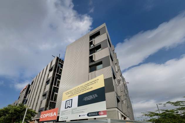 Vivienda pública en la Marina del Prat Vermell / Foto: Lucas Amillano