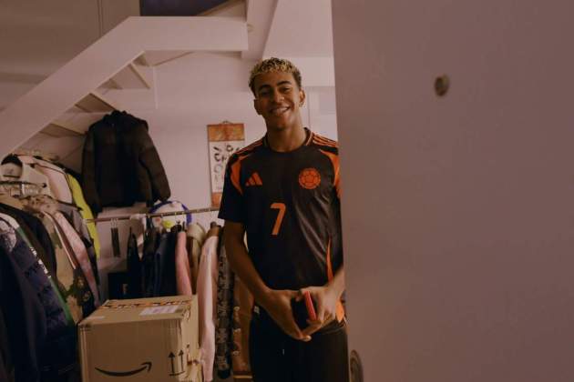 Lamine Yamal dando la bienvenida / YouTube