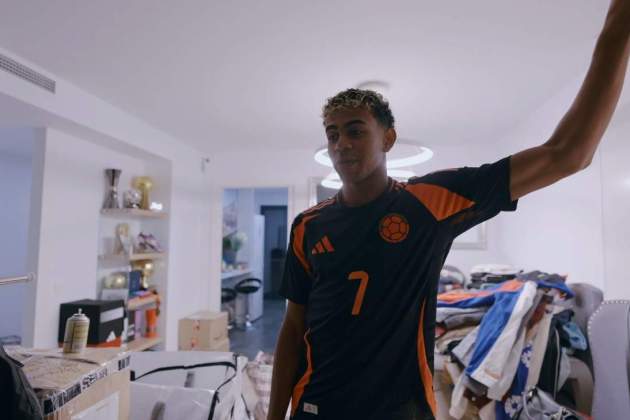 Lamine Yamal a l'entrada de casa   YouTube