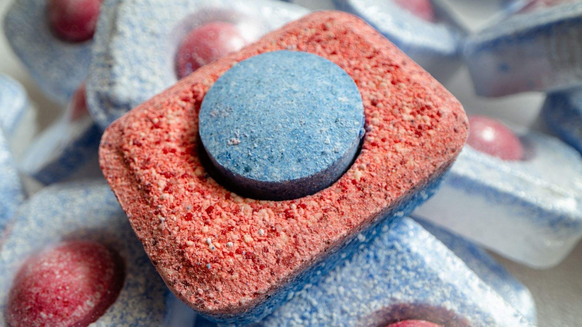 El truc amb pastilles de rentaplats que simplifica la neteja de casa teva