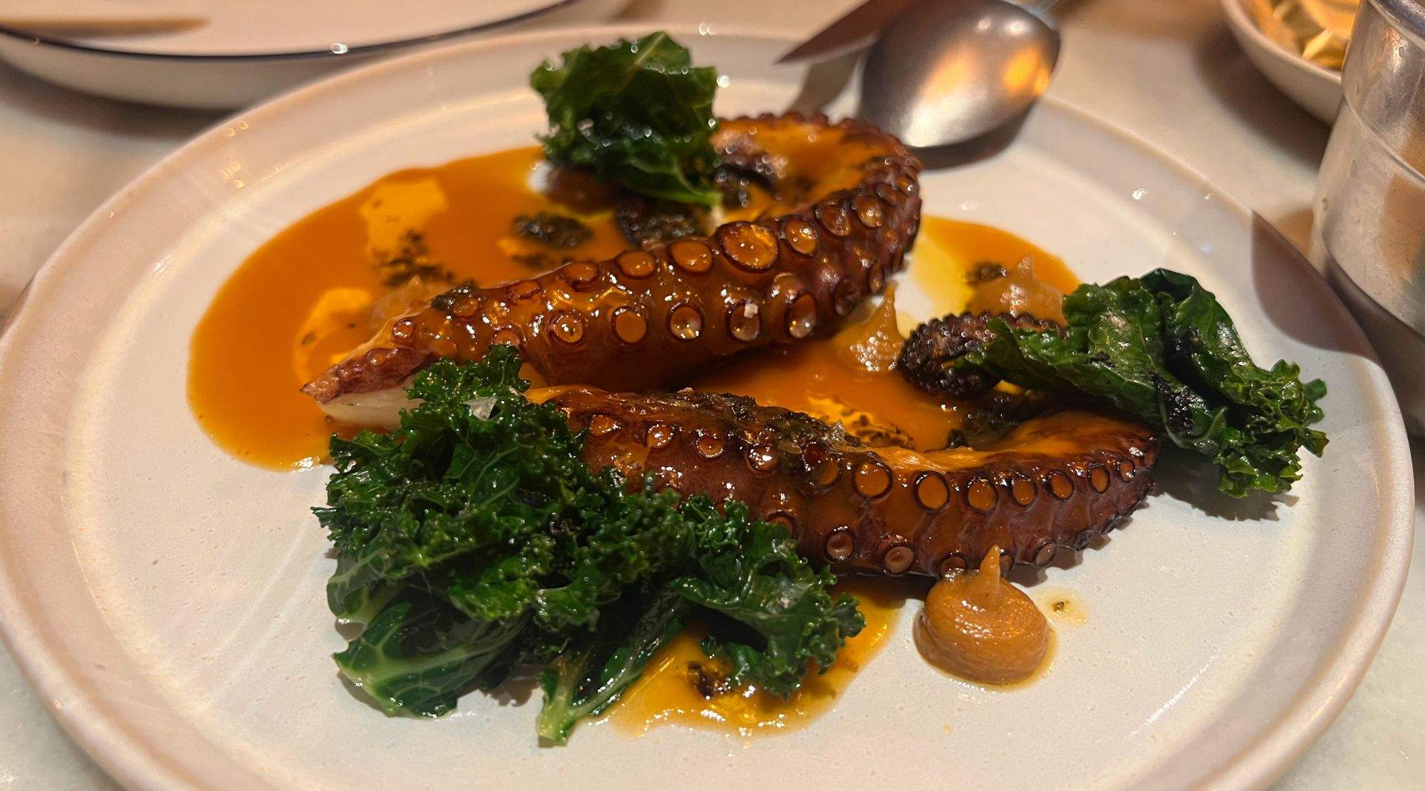 Una neomarisquería de buen producto al lado de Plaça Catalunya