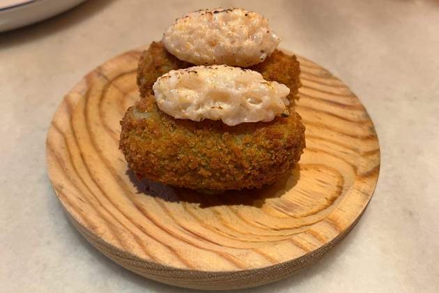 Croqueta de bacallà i xoriço   Batea   Rosa Molinero Trias