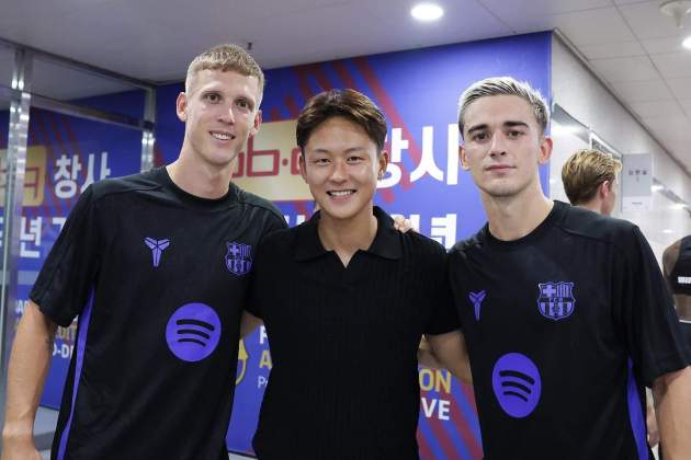 Dani Olmo Seung Woo Lee Pablo Gavi Barça / Foto: @seungwoolee Dani Olmo Seung Woo Lee Pablo Gavi Barça / Foto: @seungwoolee