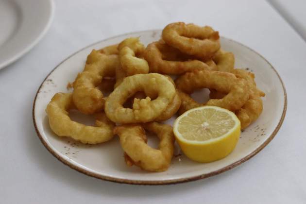 Calamares a la romana del restaurante Can Costa Foto Jordi Àvila Calamares a la romana del restaurante Can Costa Foto Jordi Àvila