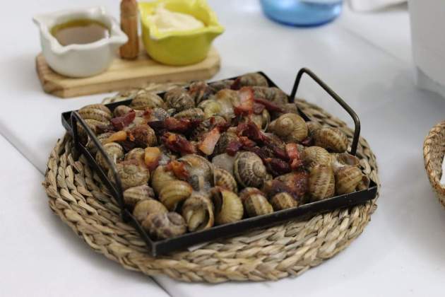 Caracoles a la llauna del restaurante Can Costa Foto Jordi Àvila Caracoles a la llauna del restaurante Can Costa Foto Jordi Àvila