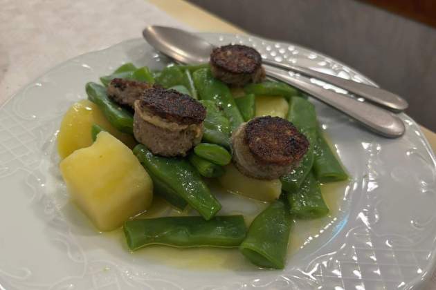 Patata amb mongeta i botifarra del perol del restaurant Veracruz Foto Rosa Molinero Trias Patata amb mongeta i botifarra del perol del restaurant Veracruz Foto Rosa Molinero Trias