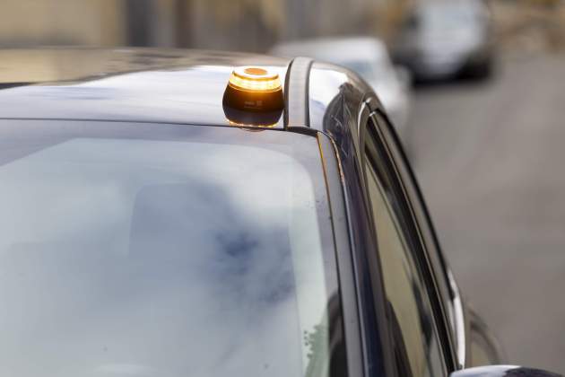 EuropaPress 7118074 baliza v16 emergencia vehiculos 21 noviembre 2025 madrid espana baliza v16