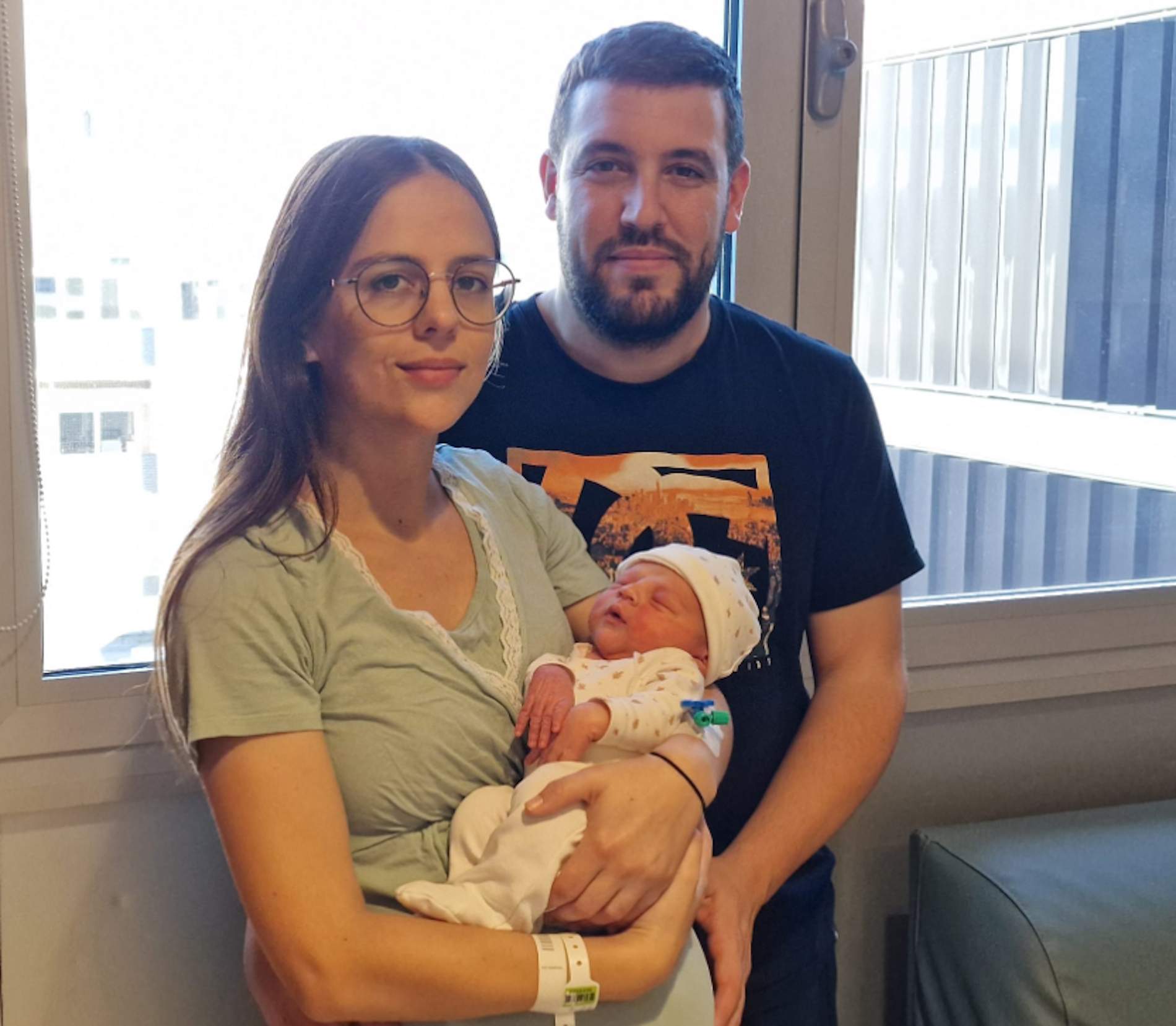 L'Ander Muñoz, primer nadó del 2026, amb els seus pares