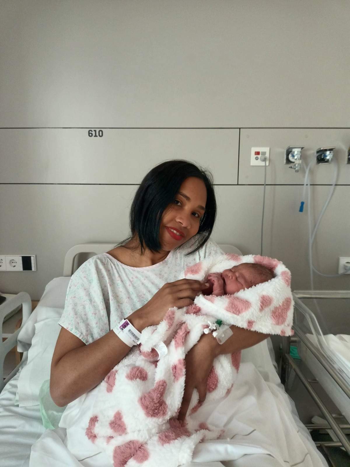 Thais, nascuda a l'Hospital Sant Joan de Déu de Barcelona Thais, nascuda a l'Hospital Sant Joan de Déu de Barcelona