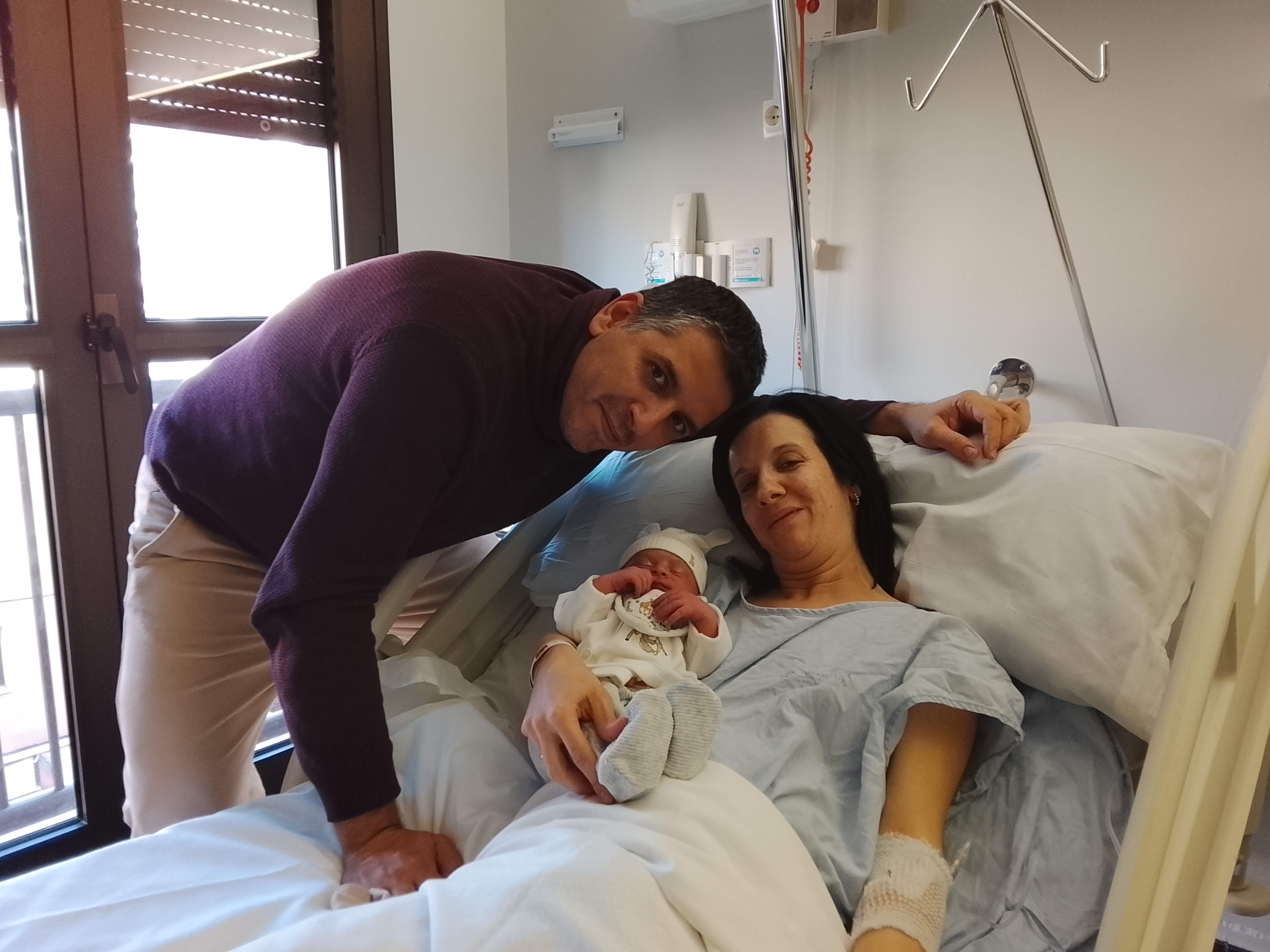 El Marcos Galindo, nascut a l'hospital de Santa Tecla de Tarragona, amb els seus pares El Marcos Galindo, nascut a l'hospital de Santa Tecla de Tarragona, amb els seus pares