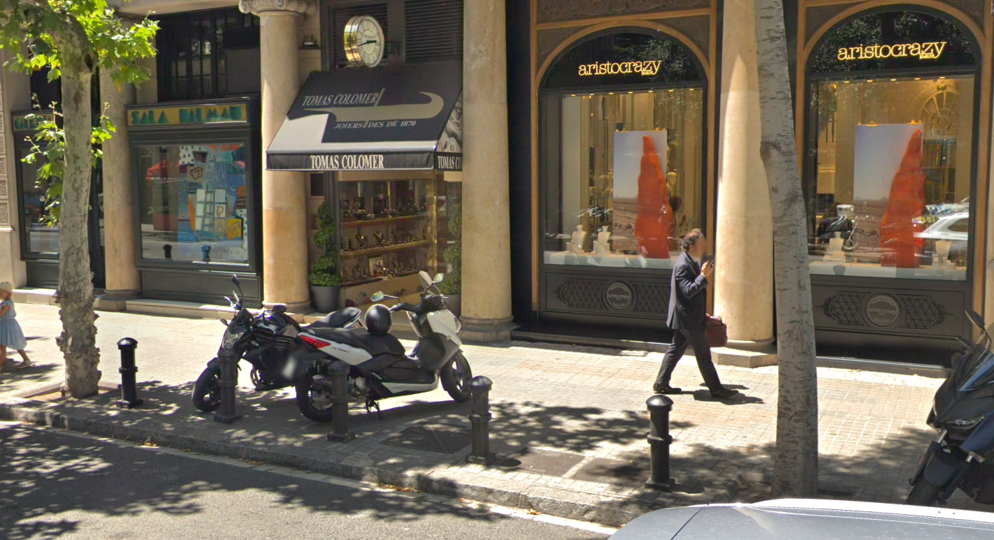 Dues persones atraquen a punta de pistola una joieria al centre de Barcelona