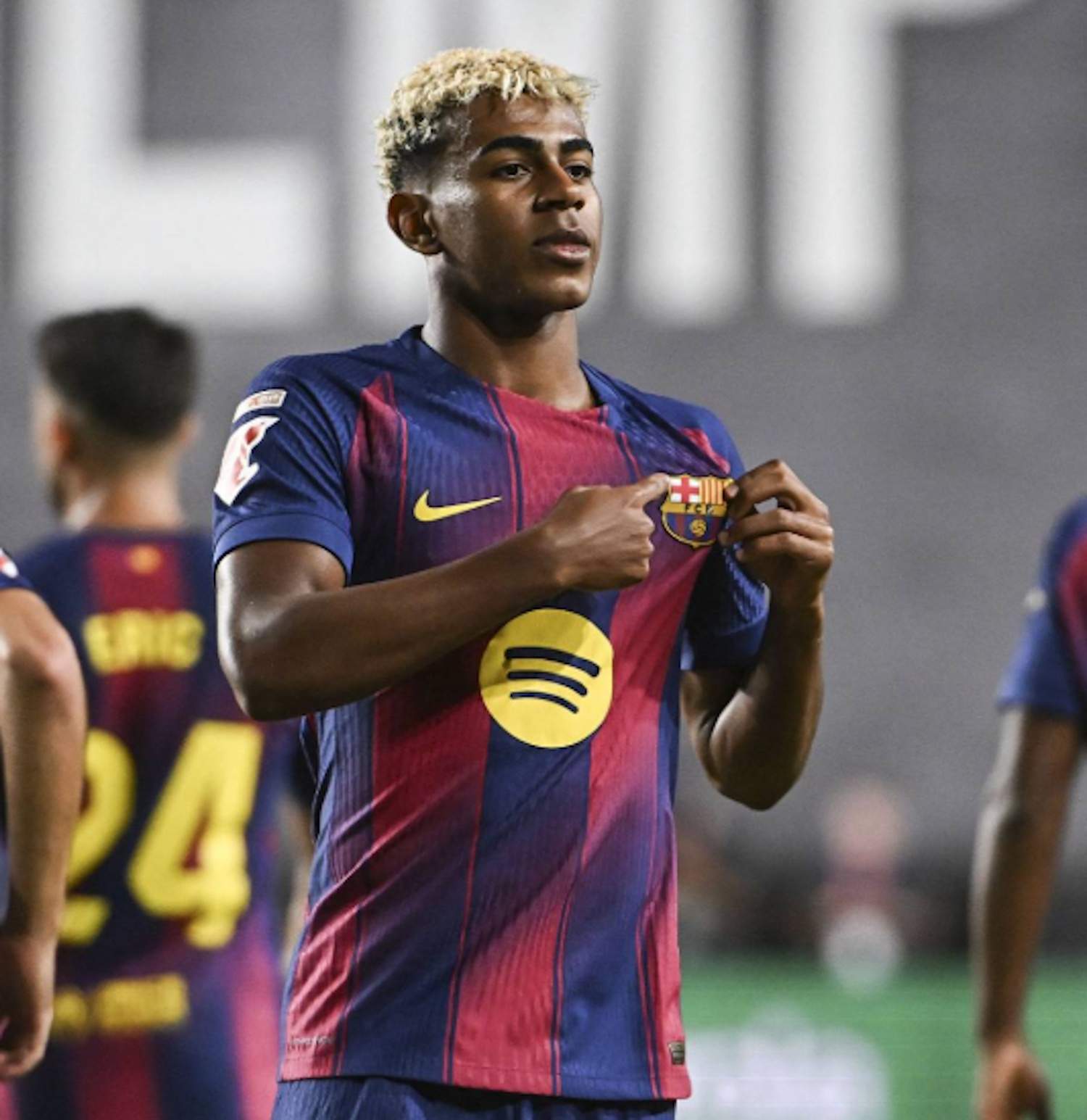 Lamine Yamal rep un tirada d'orelles del vestidor del Barça