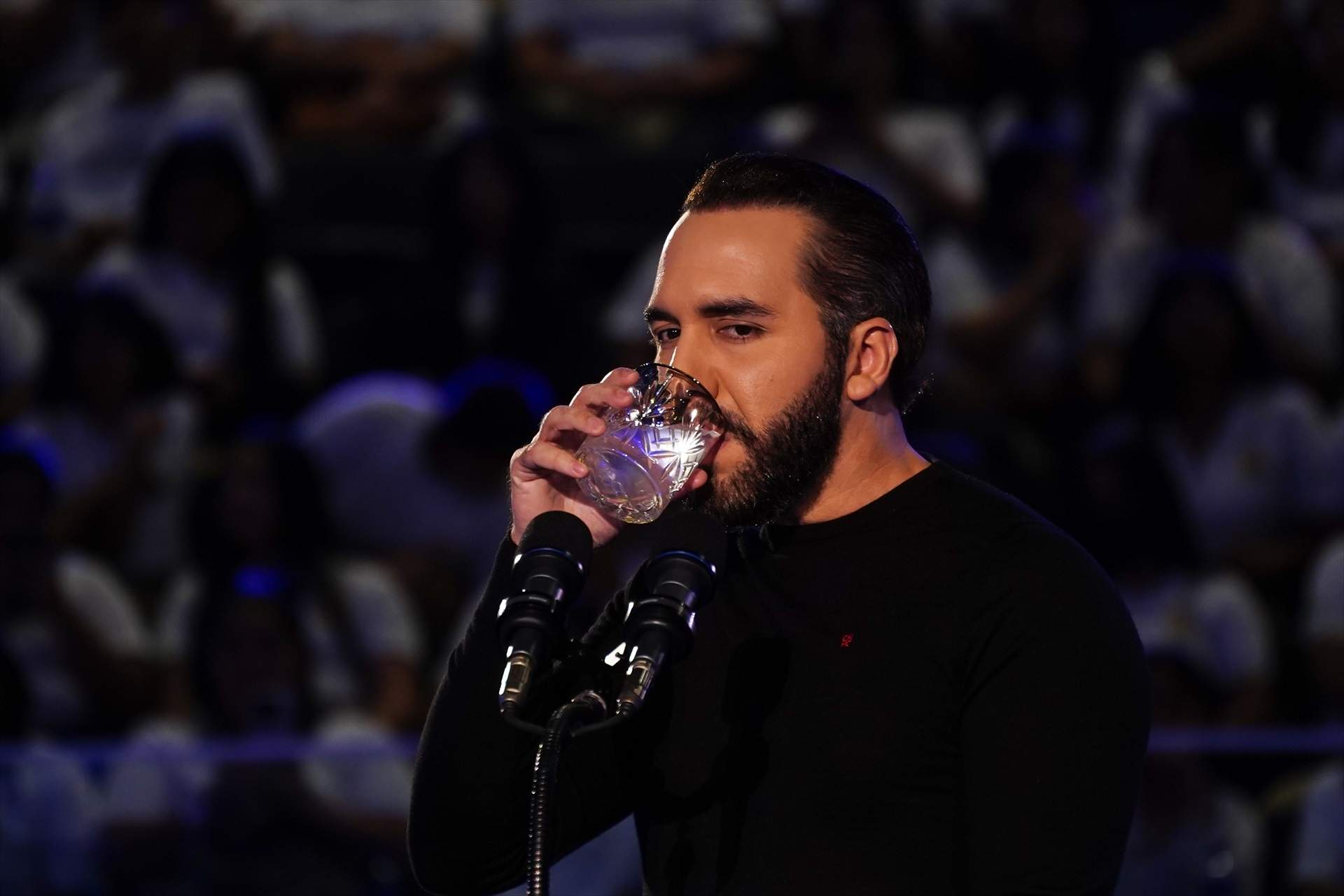 V Sevilli pridržali salvadorskega novinarja na podlagi Interpolove tiralice