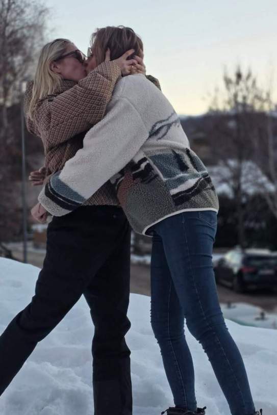 La pareja dándose un beso / Instagram La pareja dándose un beso / Instagram