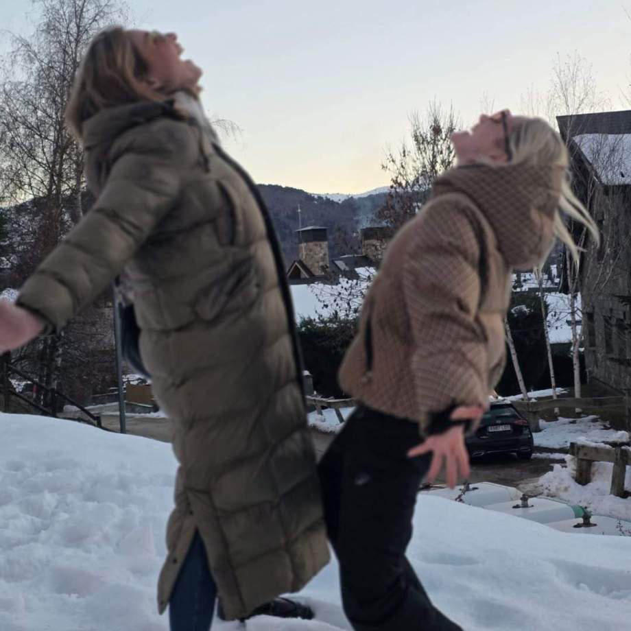 La pareja riendo en la nieve / Instagram La pareja riendo en la nieve / Instagram