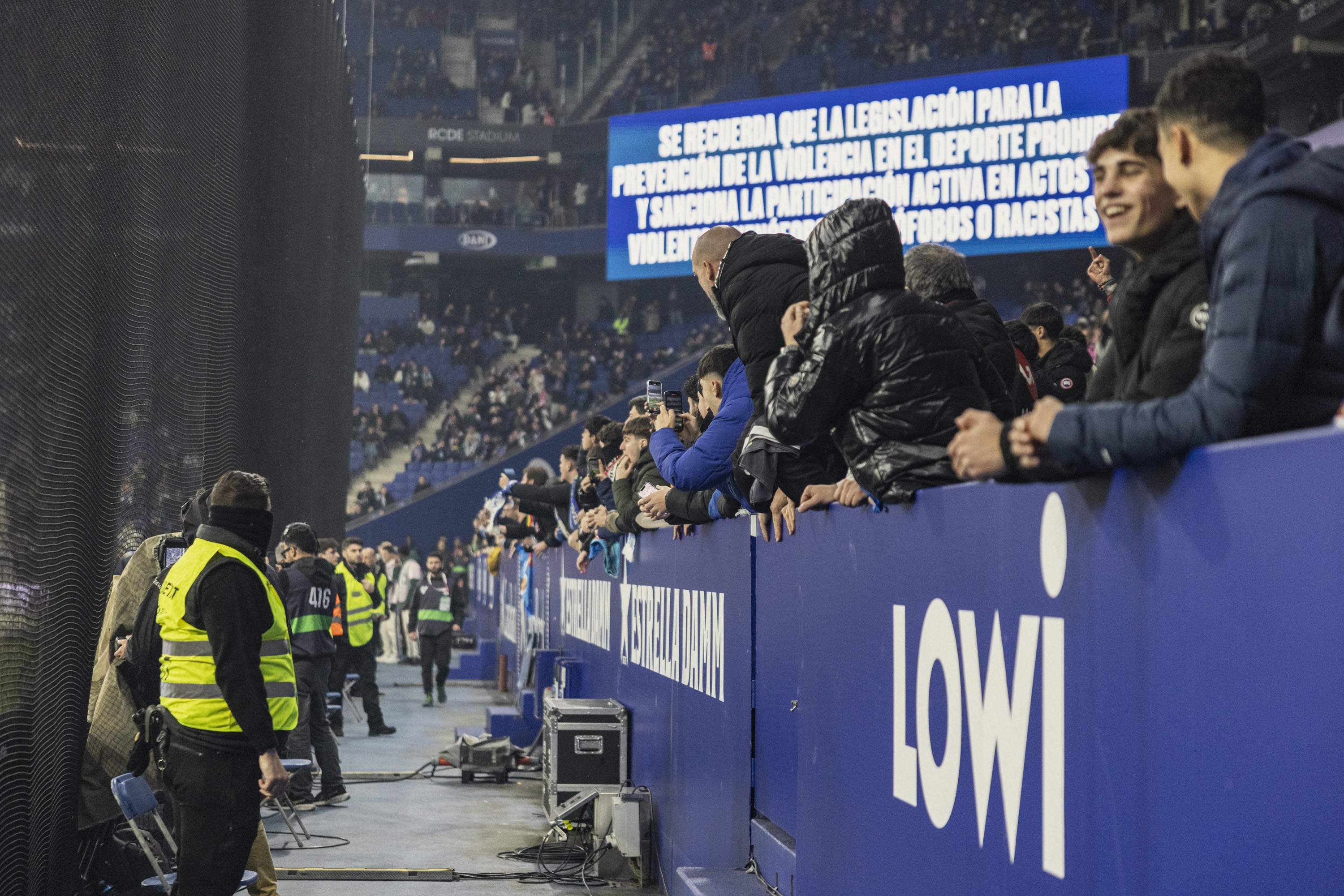 L’RCDE Stadium en alerta: el llançament d’objectes podria comportar el tancament de l’estadi
