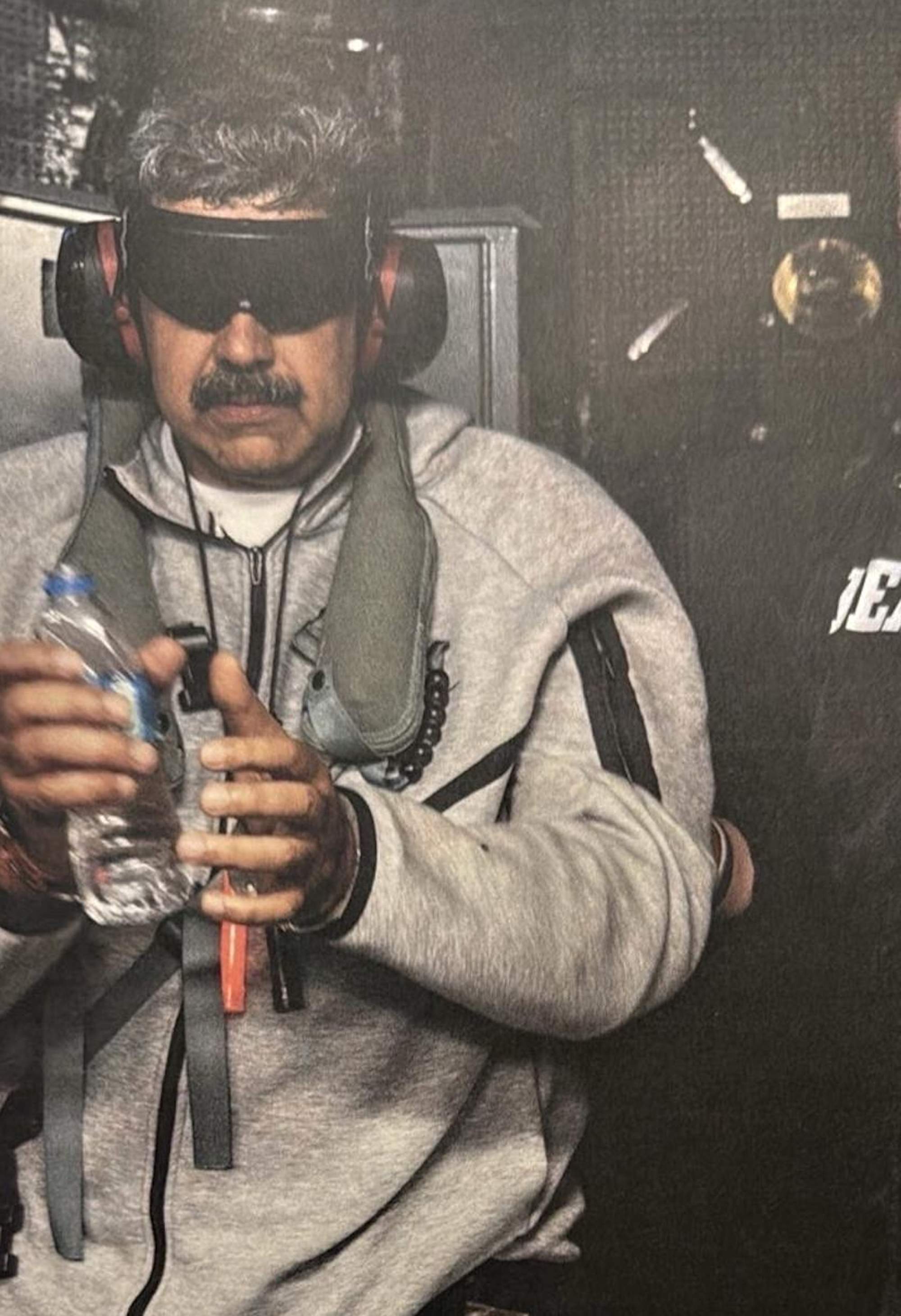 La primera imatge de Maduro després de la seva captura / Donald Trump ( Truth Social)