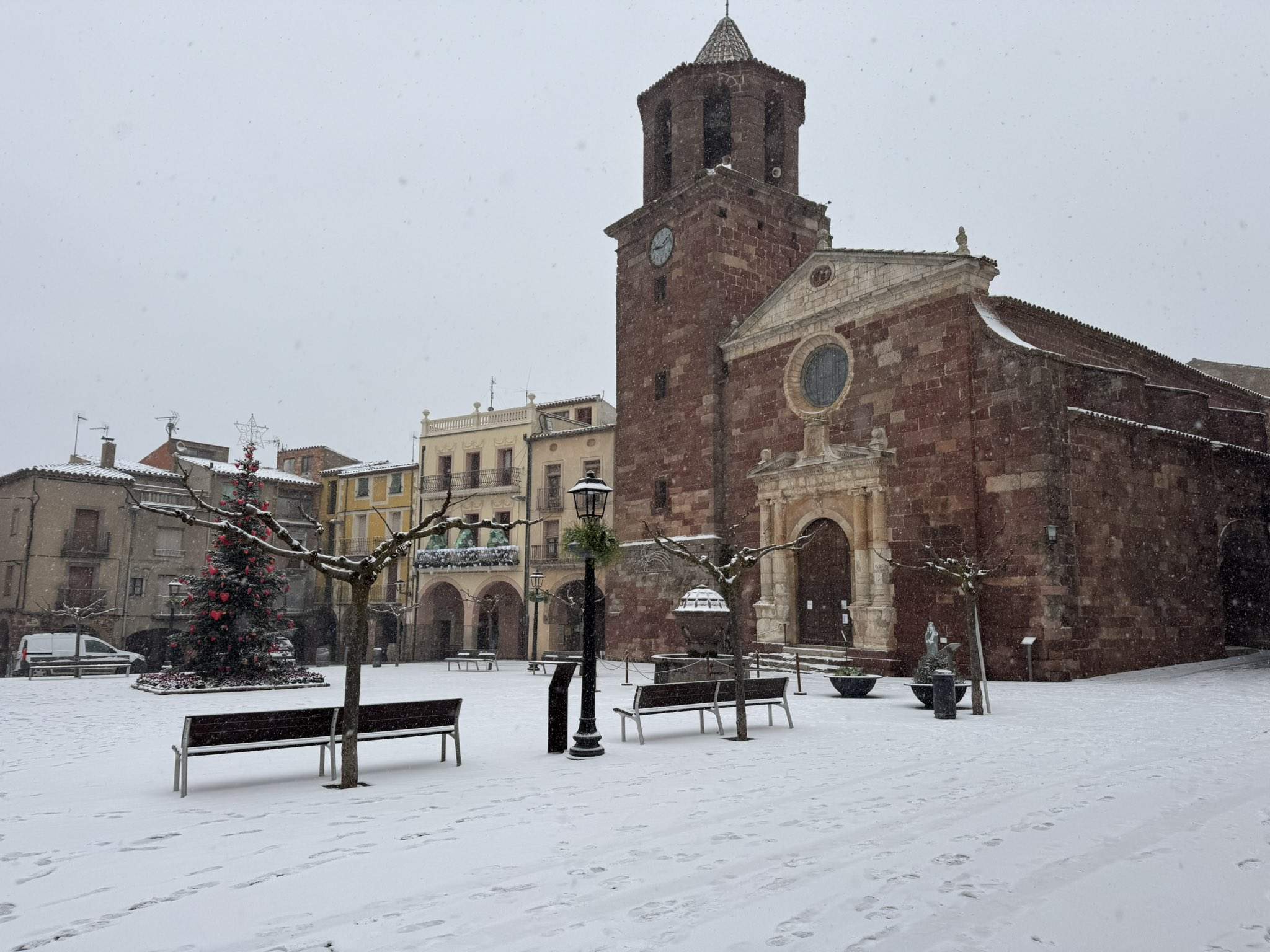 Los Reyes Magos regalan nevadas en cotas bajas y un desplome de la temperatura