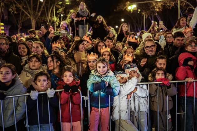 Niños esperan a los Reyes de Oriente / Foto: ACN/Jordi Borràs