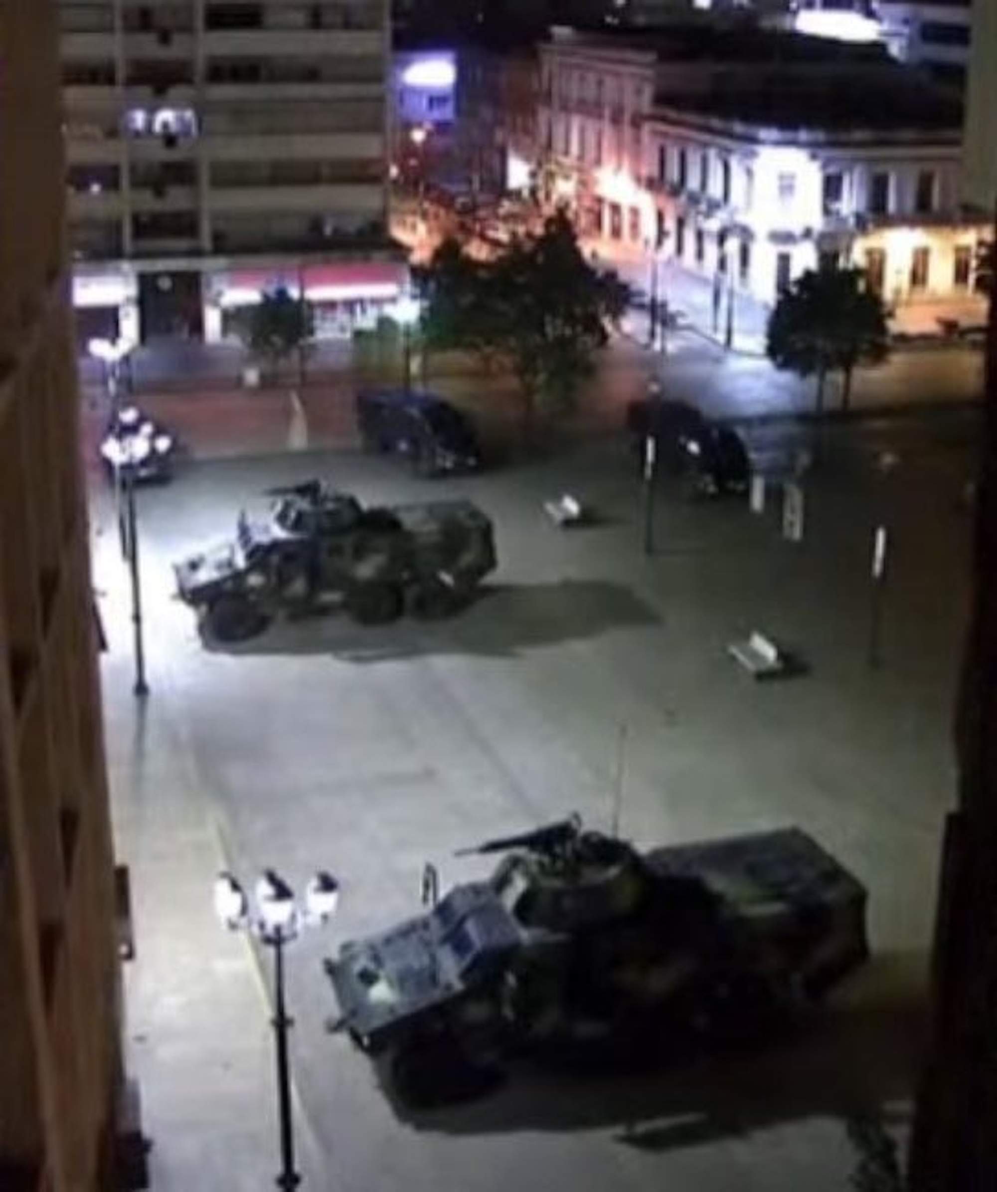 Confusión y disparos alrededor del palacio de Miraflores: la policía dispara contra drones del propio gobierno