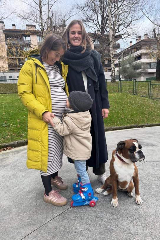 Irene Paredes amb la Lucía i el seu fill Mateo anunciant el segon embaràs / Instagram