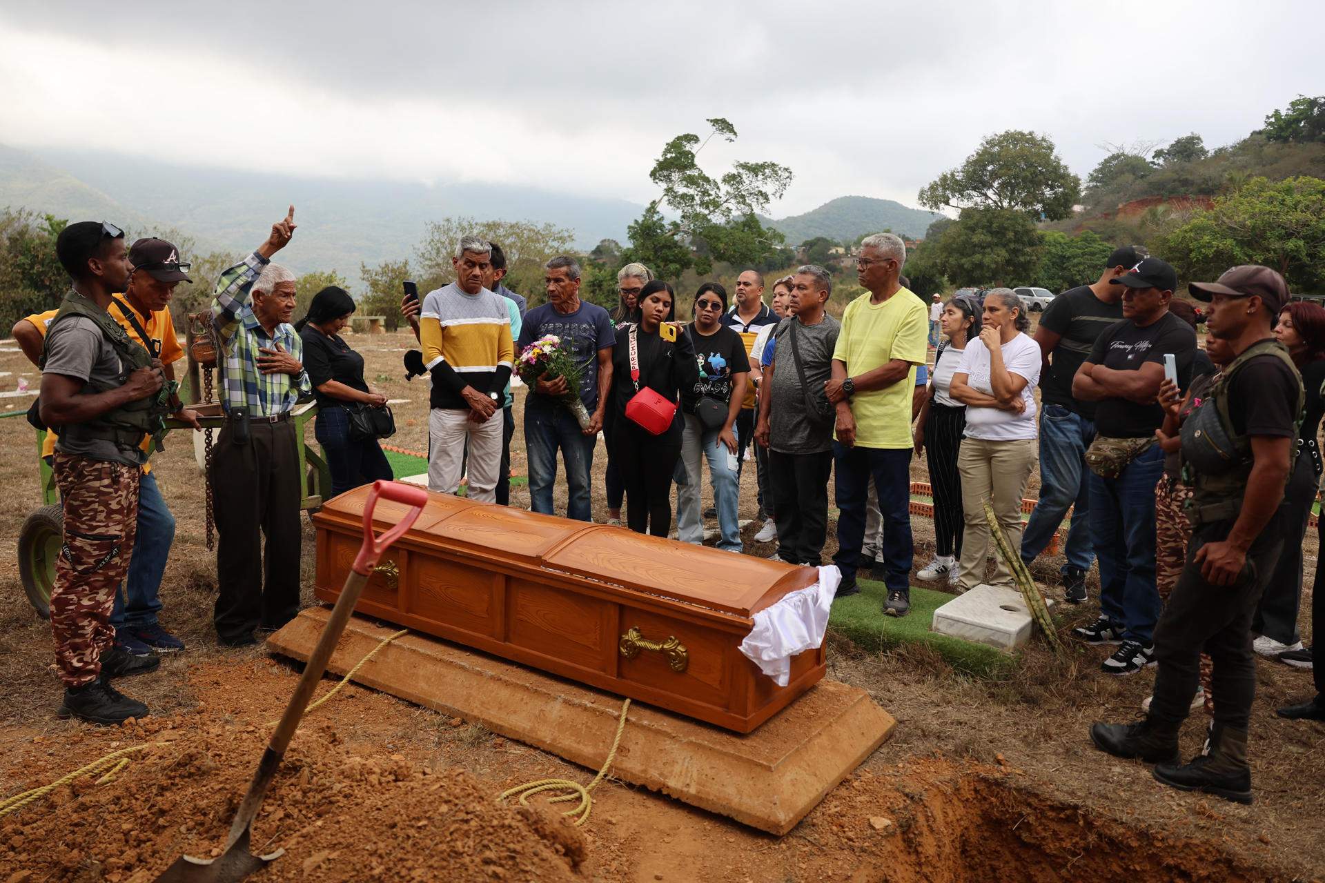 Cerimònia a una persona morta durant els atacs a Veneçuela / EFE