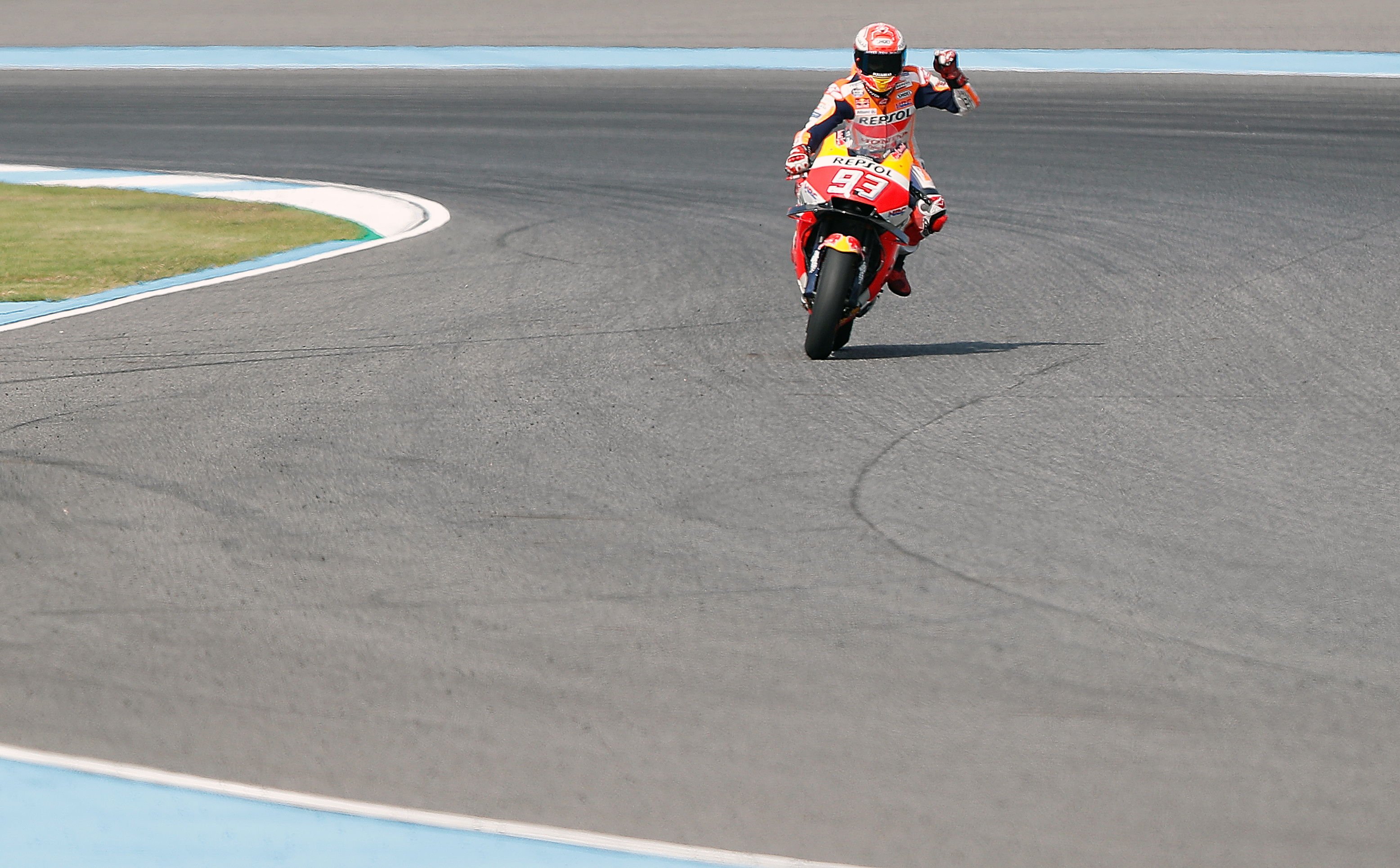 Márquez celebra el títol amb la pole a Phillip Island