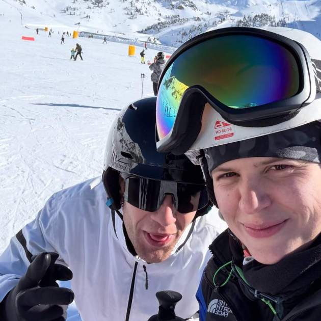 Mushka esquiando con su amigo Àlex, también lesionado / Instagram Mushka esquiando con su amigo Àlex, también lesionado / Instagram