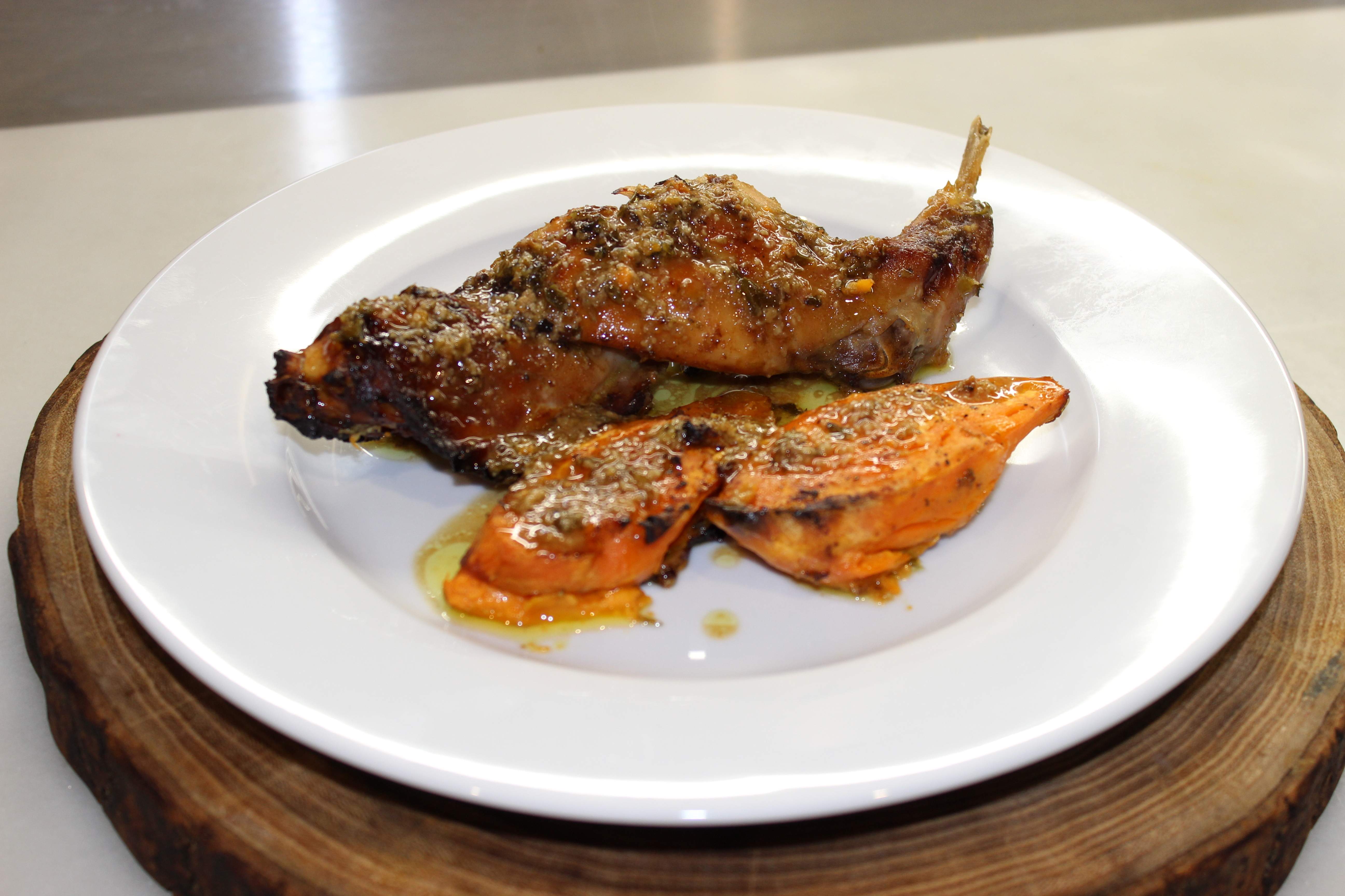 conill amb mostassa i moniatos