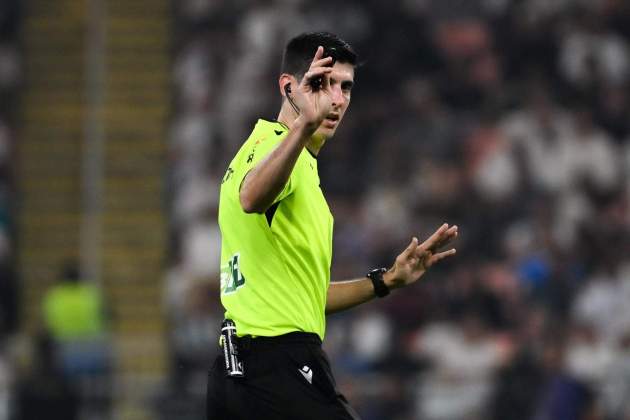 Árbitro Mateu Busquets Ferrer / Foto: EFE