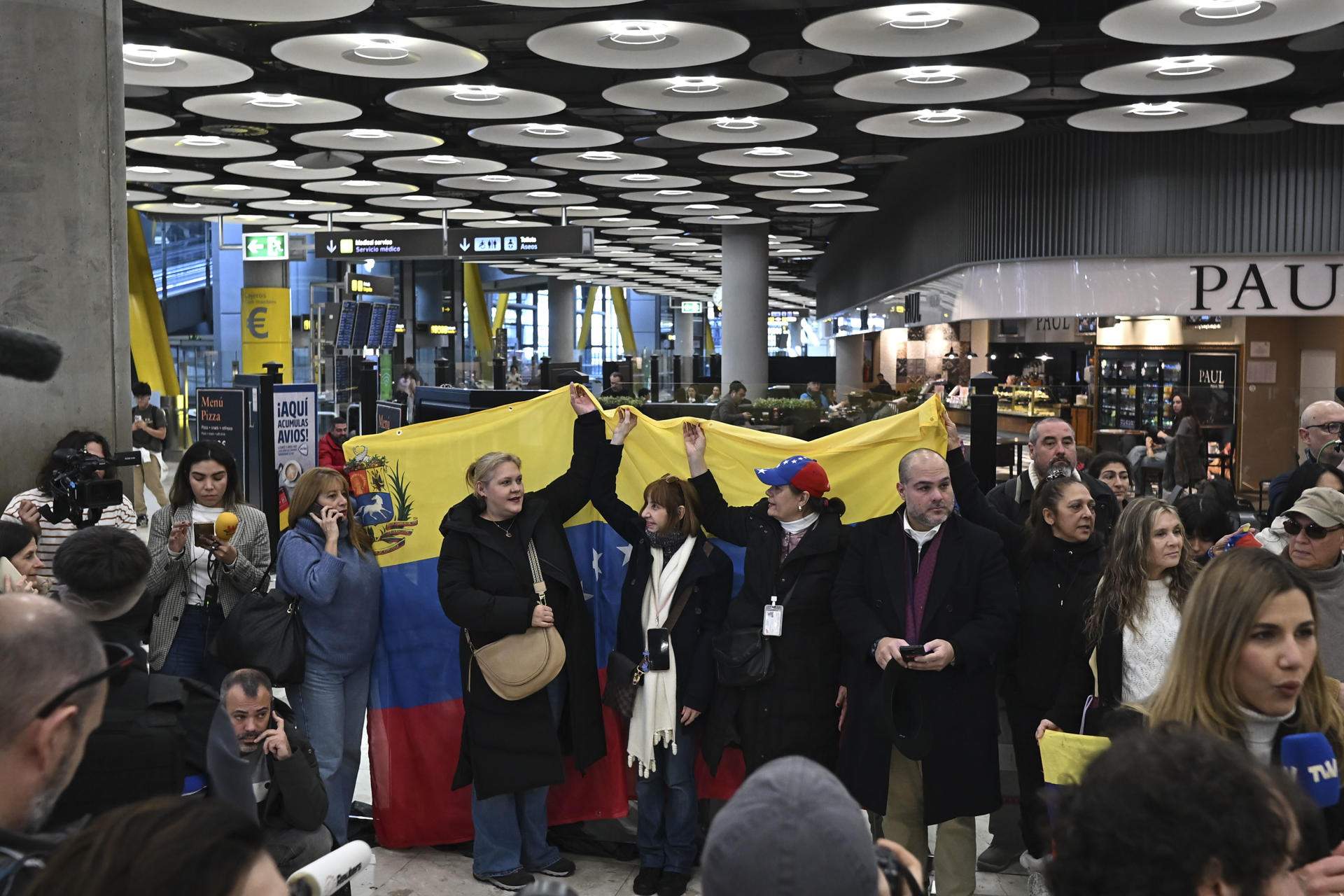 Los cinco presos españoles liberados por Venezuela llegan a Madrid
