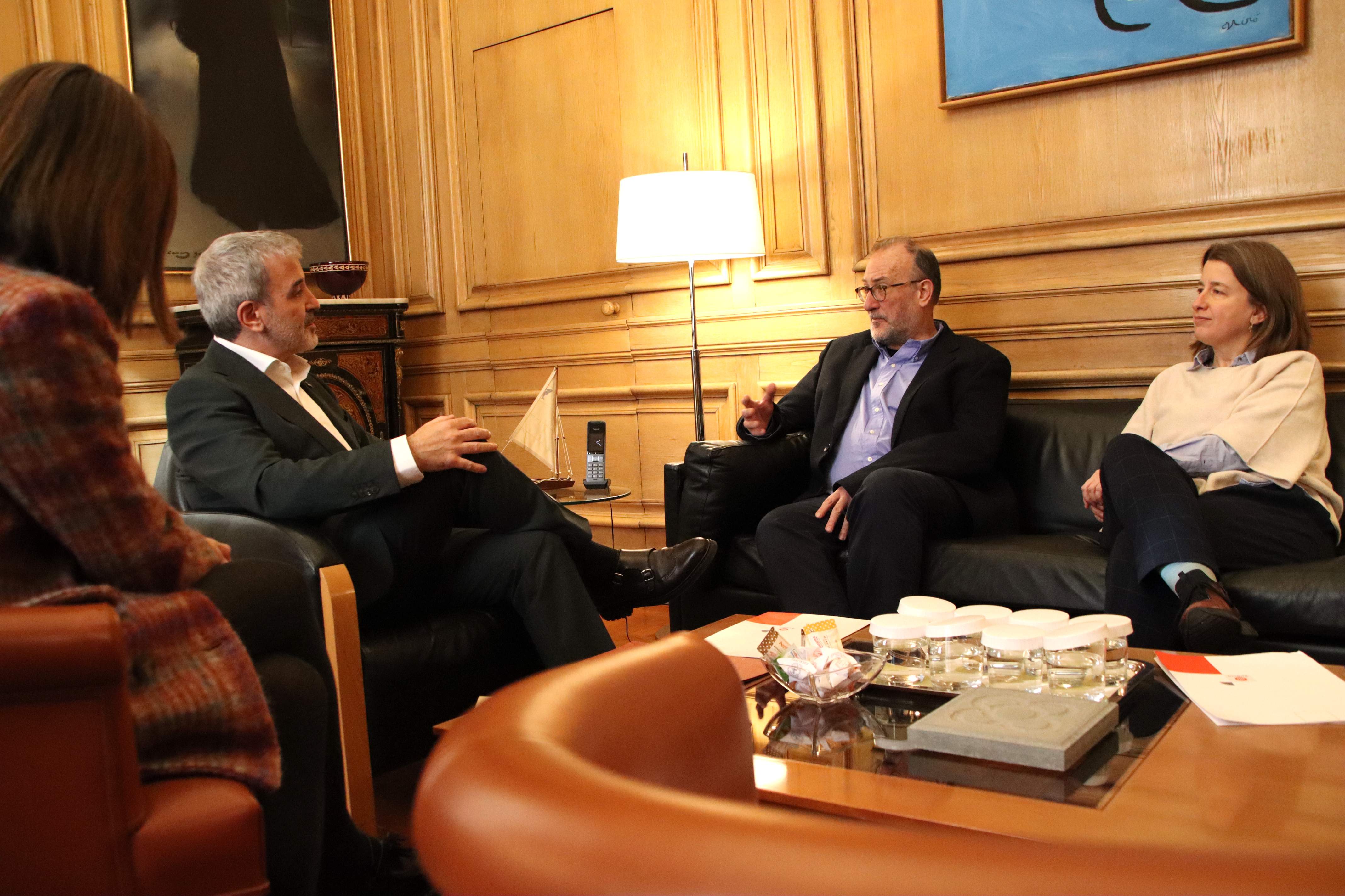 Reducir a cero las listas de espera para aprender catalán: objetivo de Òmnium y Ayuntamiento de Barcelona