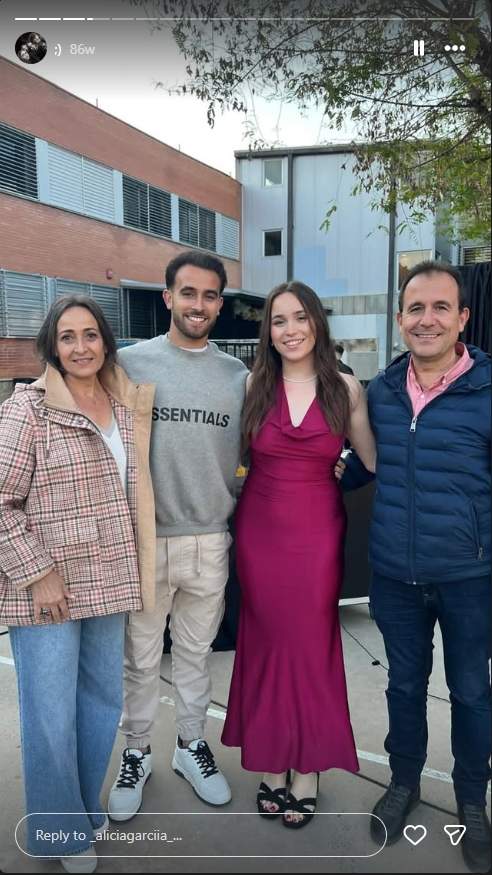 Eric Garcia amb els seus pares i la seva germana Alícia / Instagram