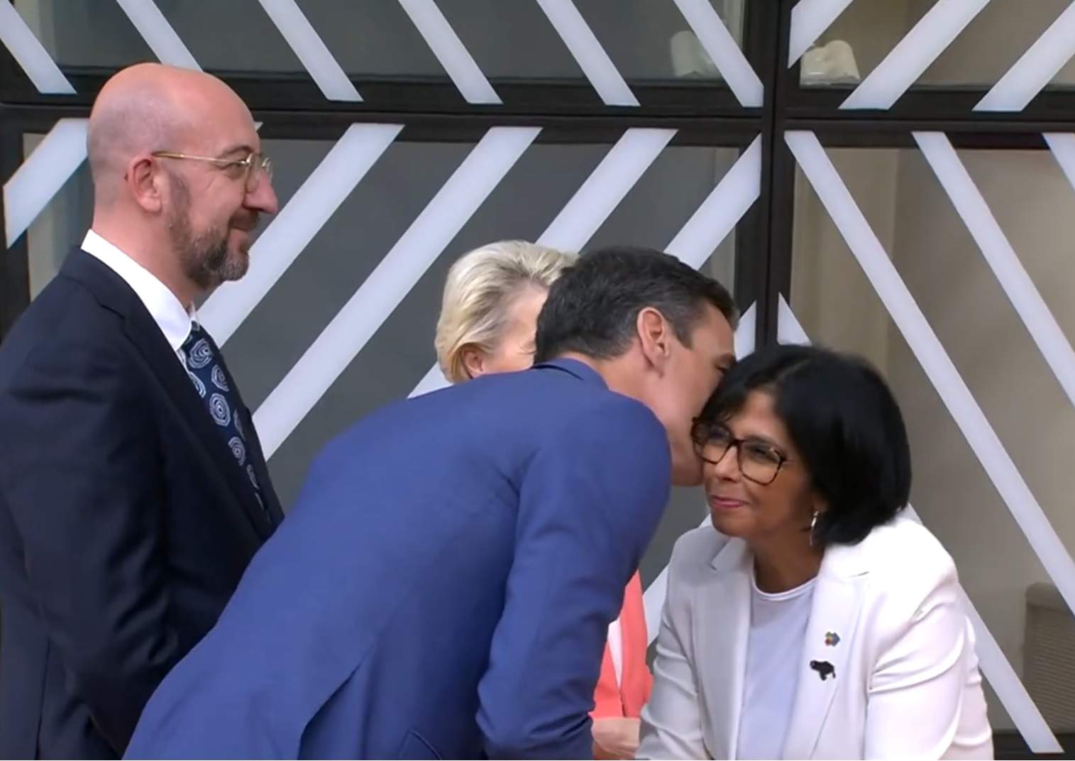 Sánchez habla con Delcy y Edmundo González para "acompañar al país en esta nueva etapa"