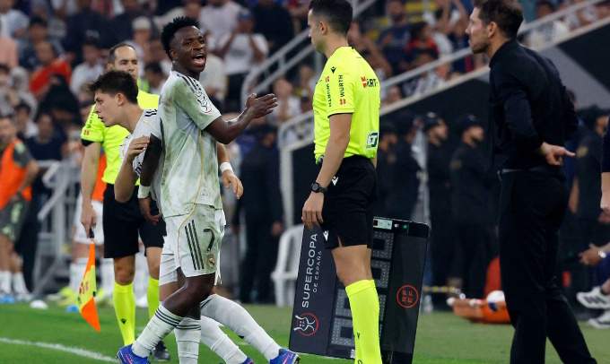 Vinicius i Simeone, al derbi de semifinals de la Supercopa