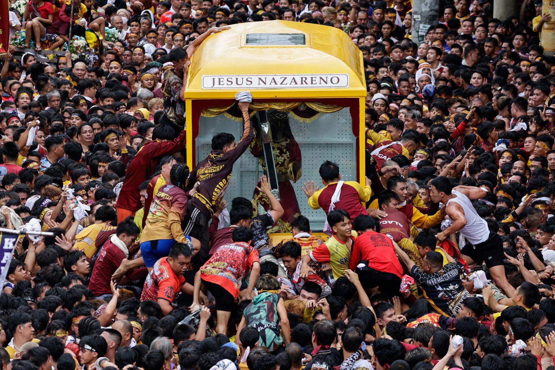 Una massiva processó amb milions de fidels a les Filipines deixa quatre morts i desenes de ferits