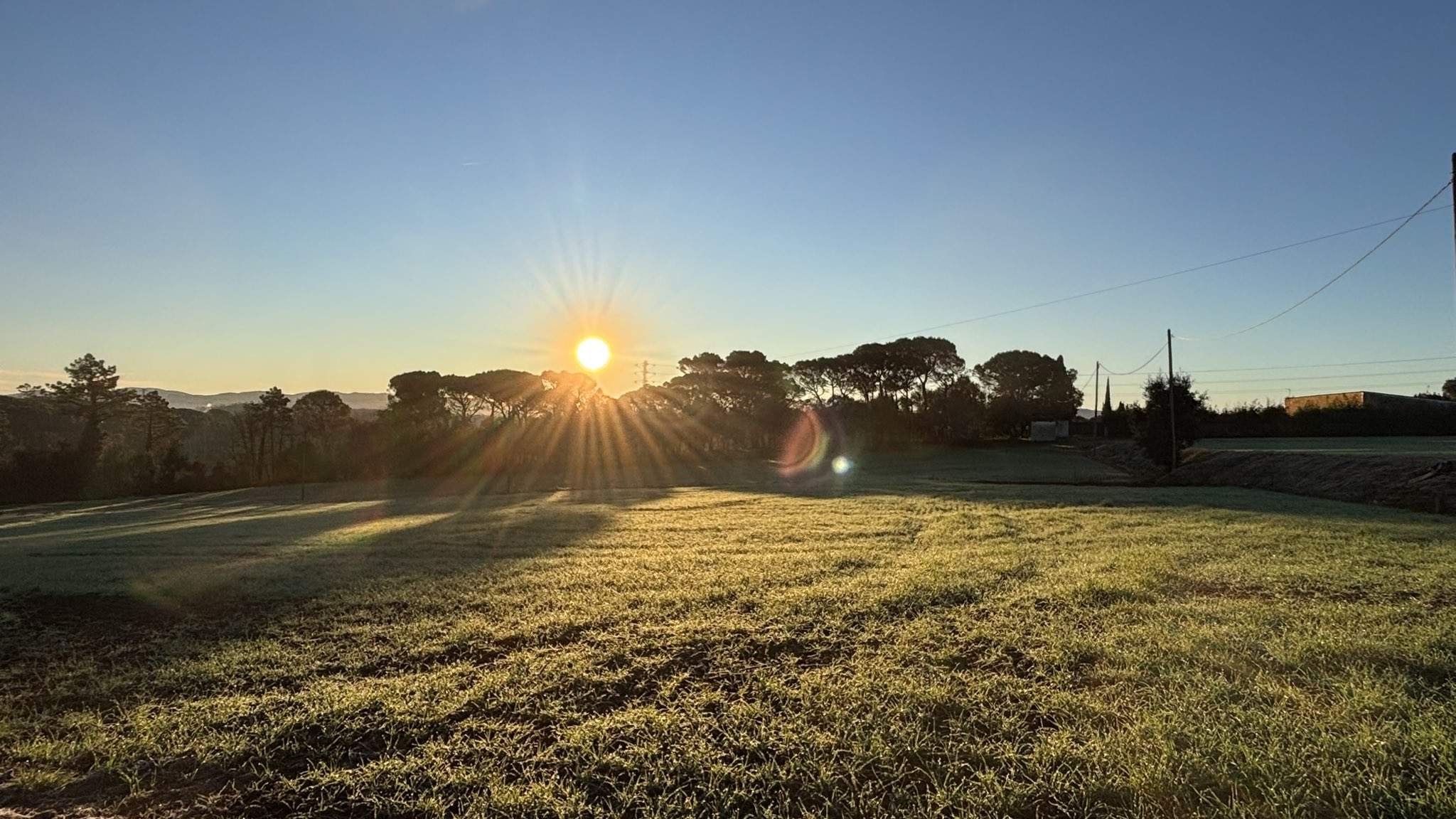 El anticiclón se apodera de Catalunya: vuelven las calmas invernales con sol y niebla