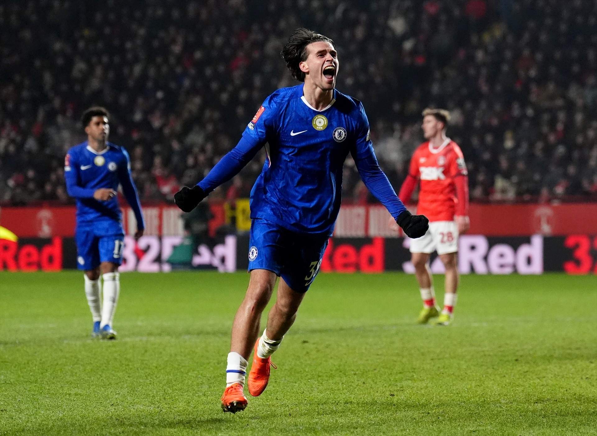 Marc Guiu triunfa lejos del Barça y su explosión en el Chelsea lo acerca al Mundial