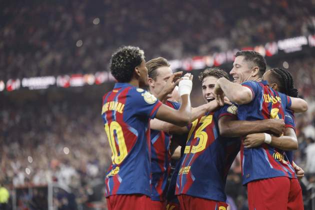 El Barça celebra un gol contra el Reial Madrid a la final de la Supercopa d'Espanya / Foto: EFE