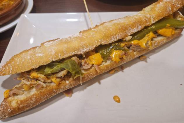 Bocadillo Especial Miguelin de La Tasqueta de Cal Miguelin. / Foto: Esmorzarsdeforquilla.cat