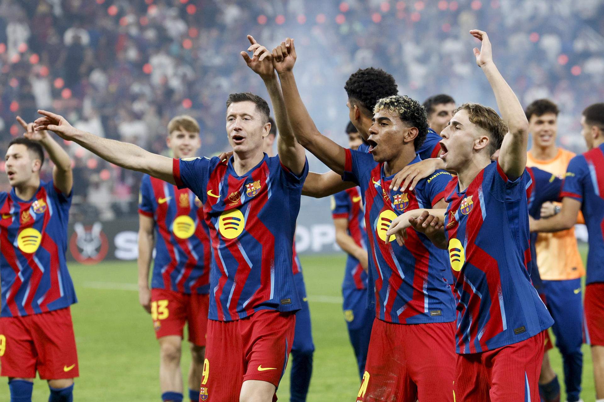 Els virals del Clàssic de Supercopa: tensió amb Lamine Yamal, caiguda d'Arda Güler i el puro de Szczesny