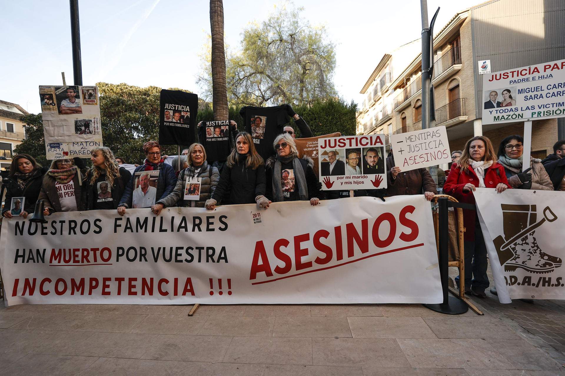 Pradas y el jefe de gabinete de Mazón, cara a cara ante la jueza de la DANA: "De confinar, nada"