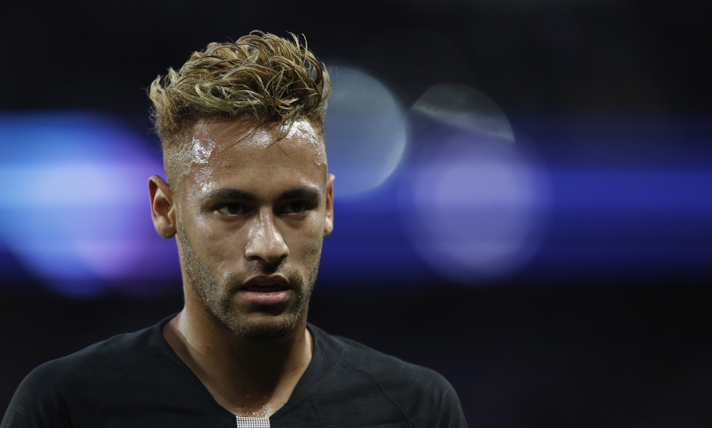 Neymar explota quan li pregunten pel Barça: "No em toquis els collons!"