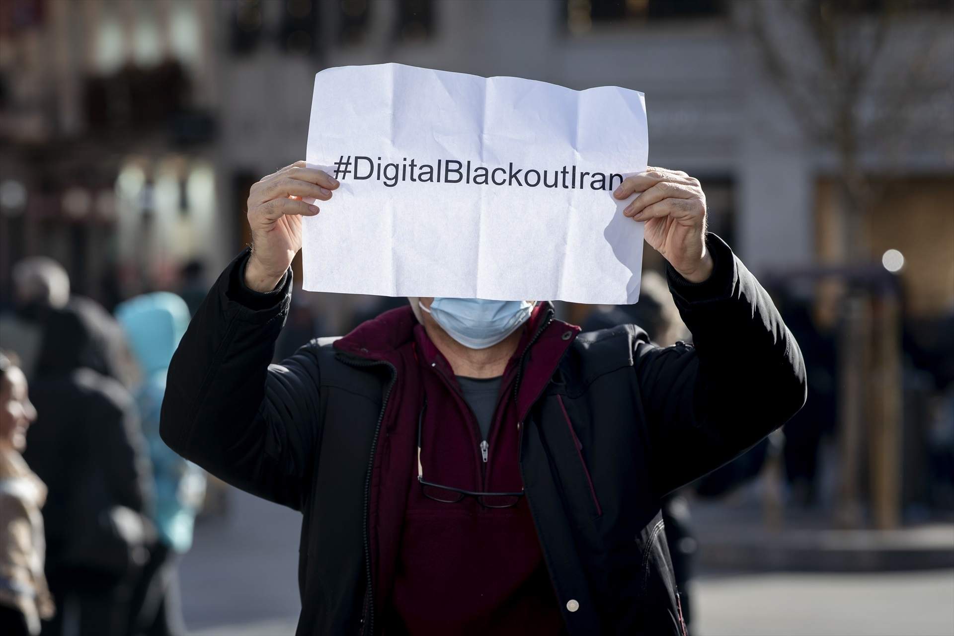 Así es el drástico 'apagón' de internet de los ayatolás en Irán para sofocar las protestas