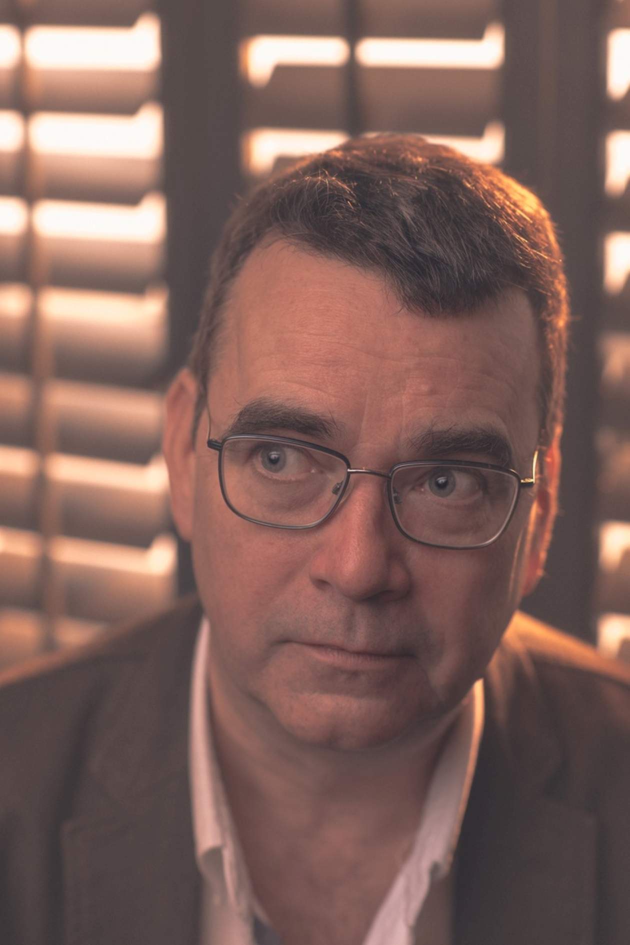 escriptor mick herron, foto de mikael buck