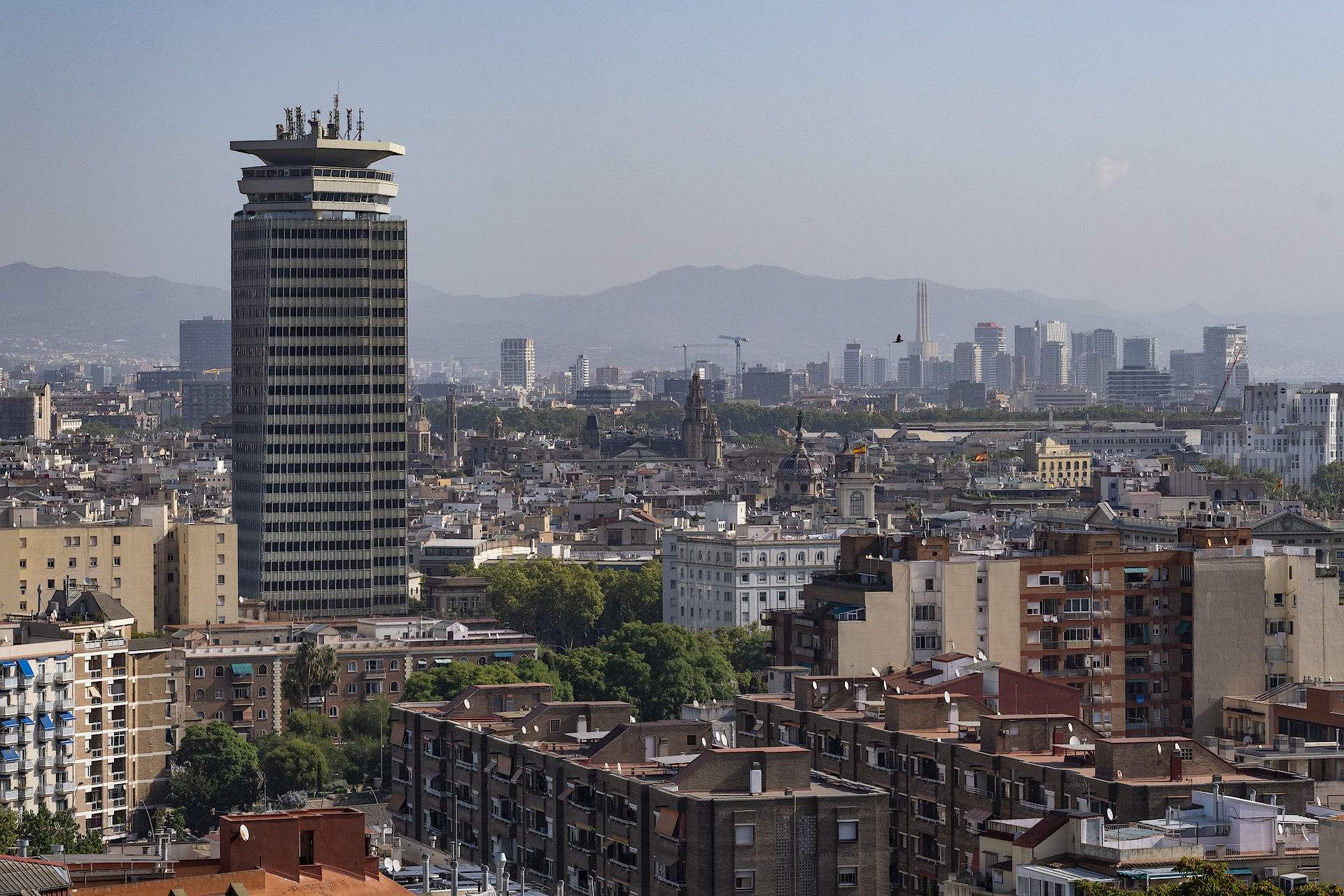 Barcelona utilitza un mètode revolucionari amb gel al subsol per refredar els edificis de forma sostenible