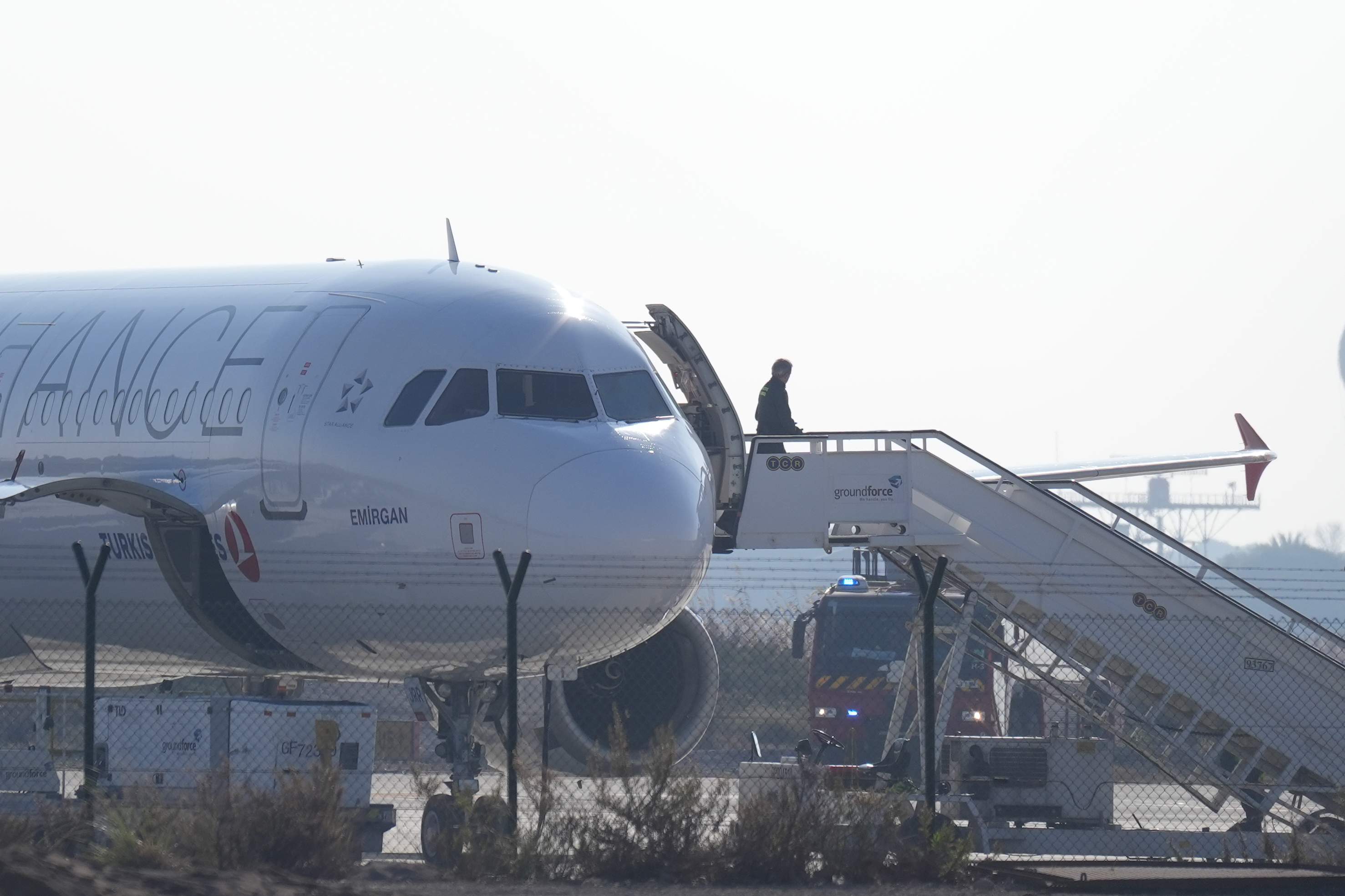 Caces militars escorten un avió de Turkish Airlines fins a l'aeroport del Prat per amenaça de bomba a bord