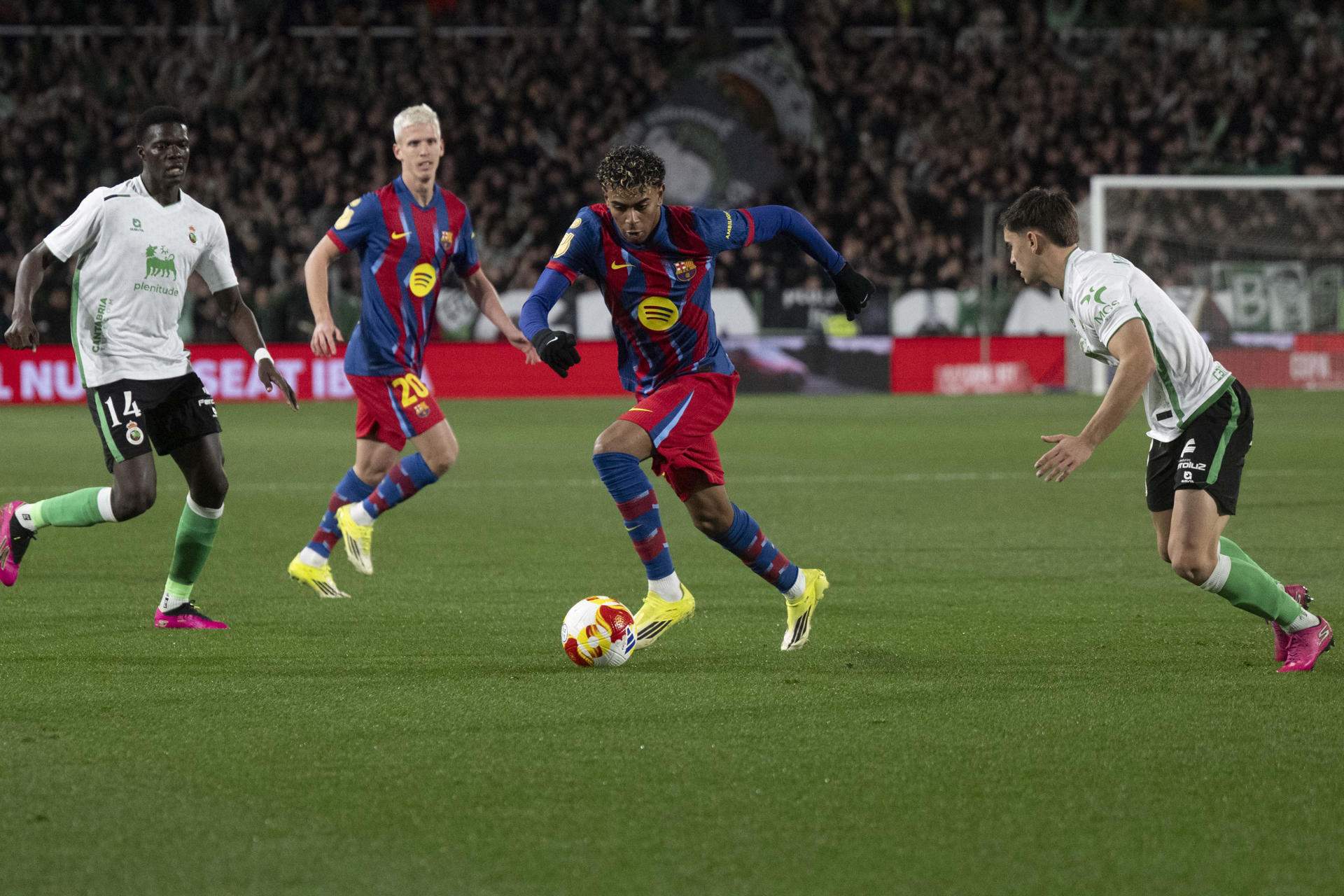 Las notas del Racing de Santander-Barça de la Copa: dos excelentes decisivos y un señalado reincidente