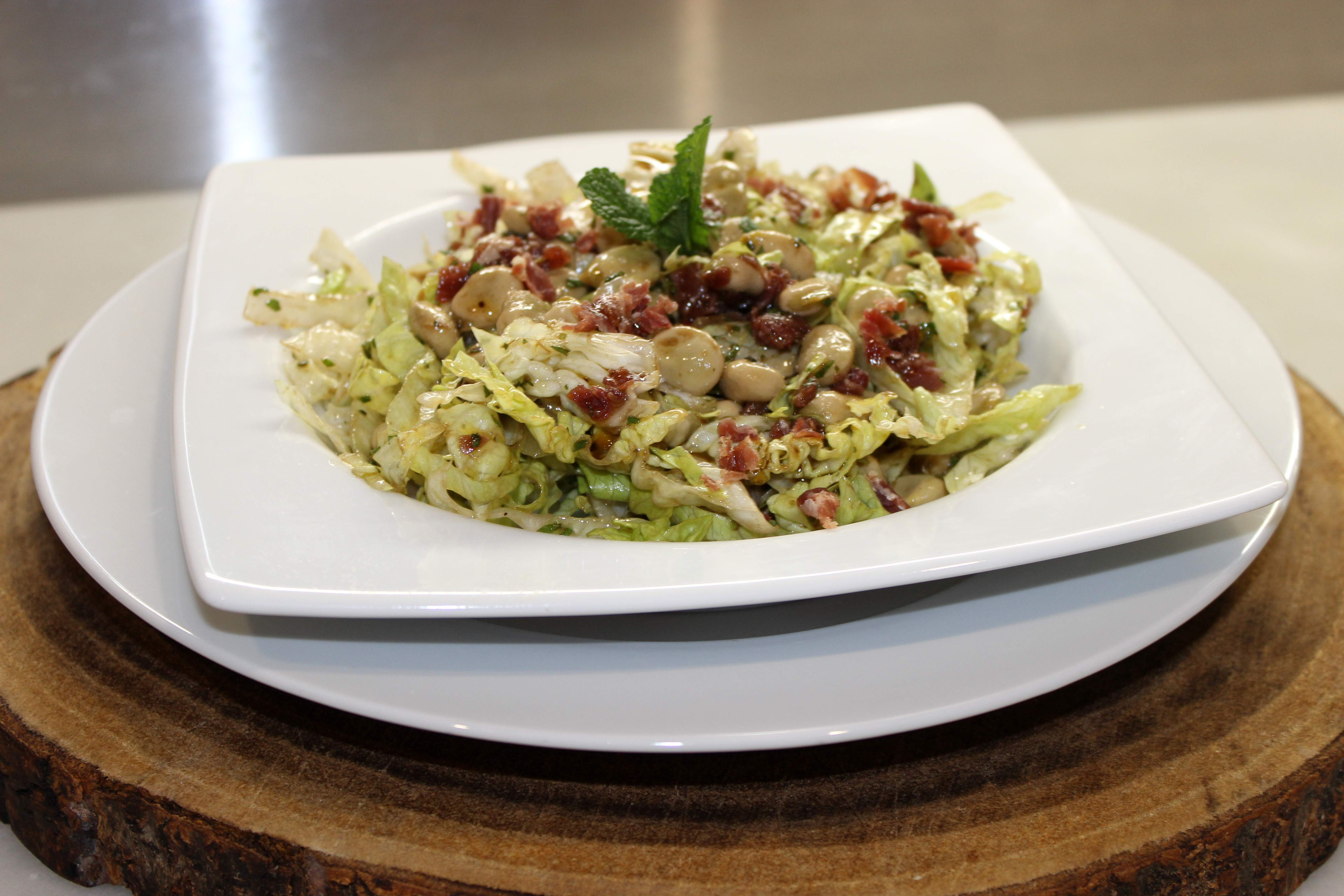 amanida de faves i pernil amb vinagreta