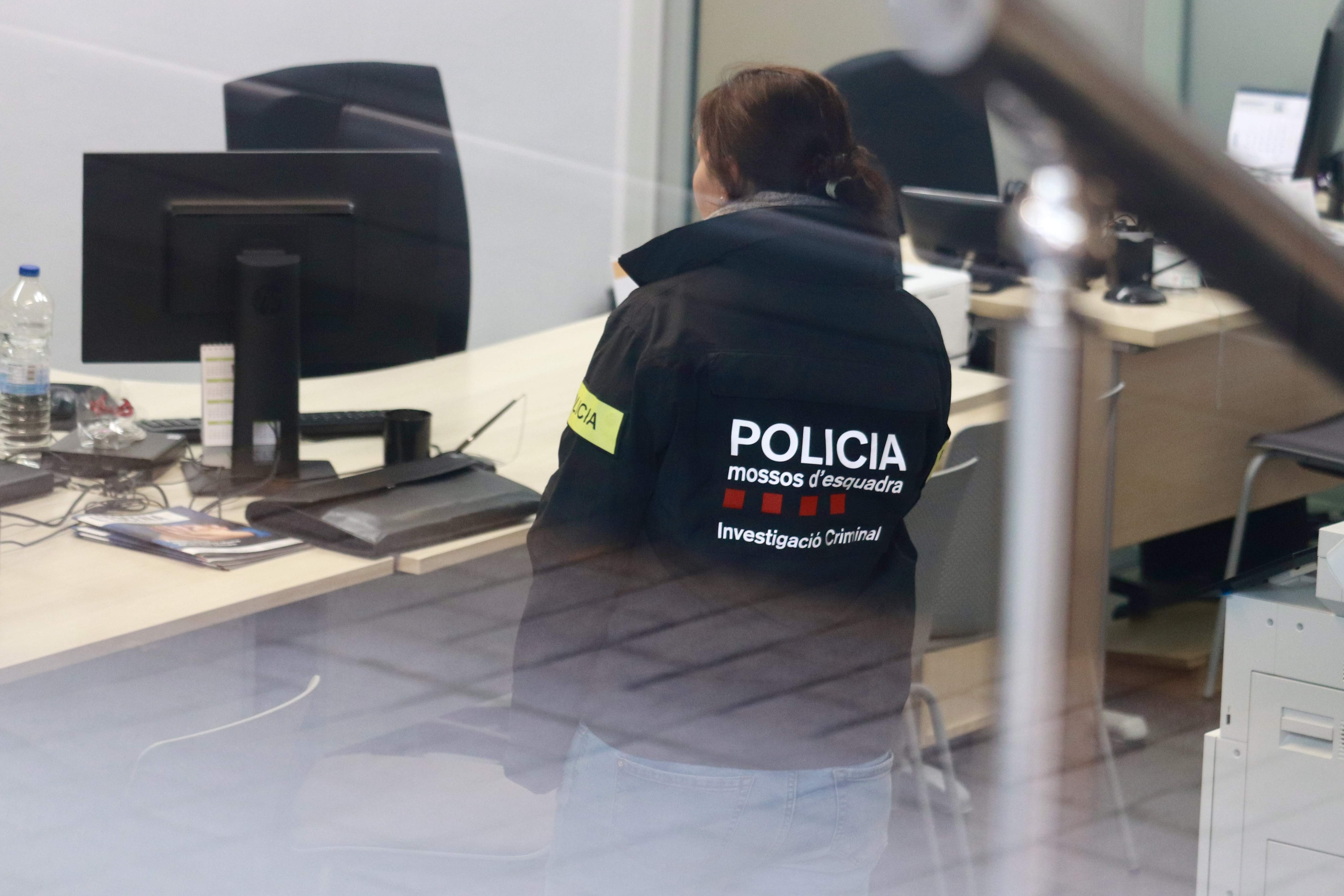 Escorcolls a l'Ajuntament d'Esparreguera per possibles irregularitats en contractes públics